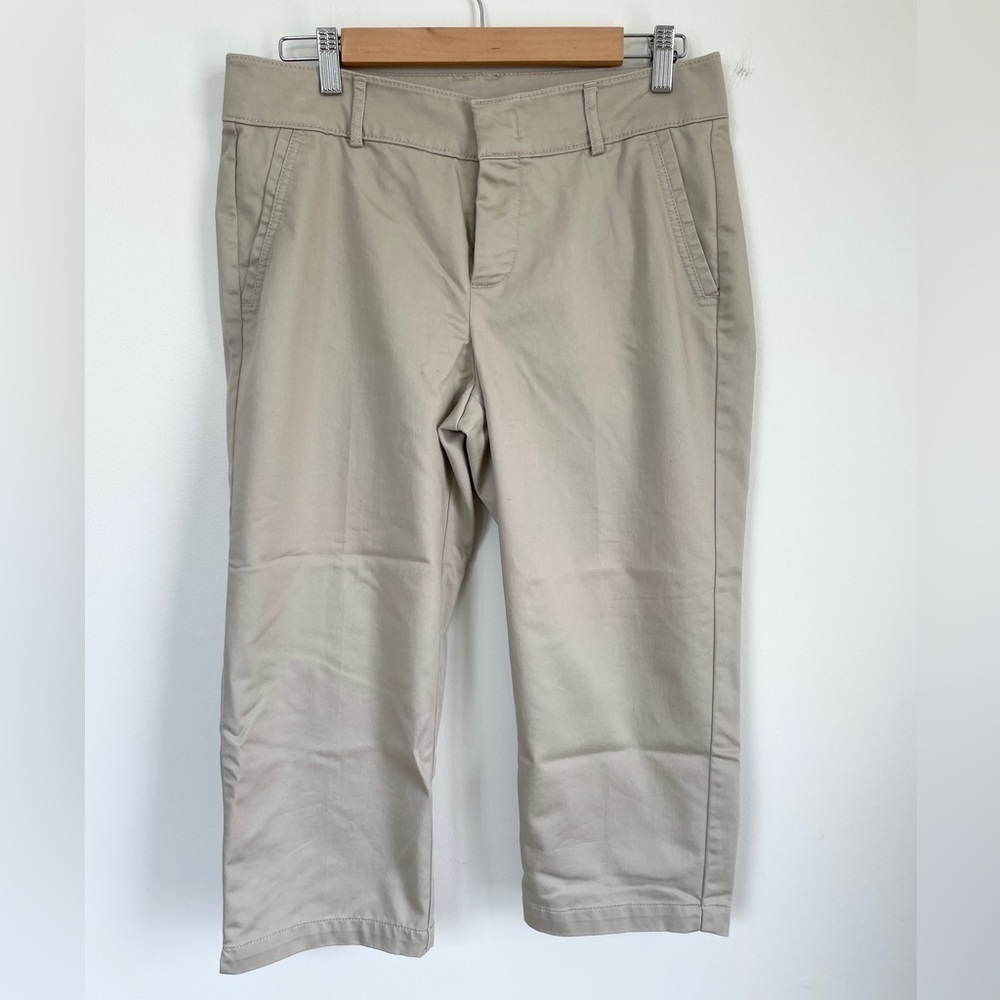 Dockers khaki capris
